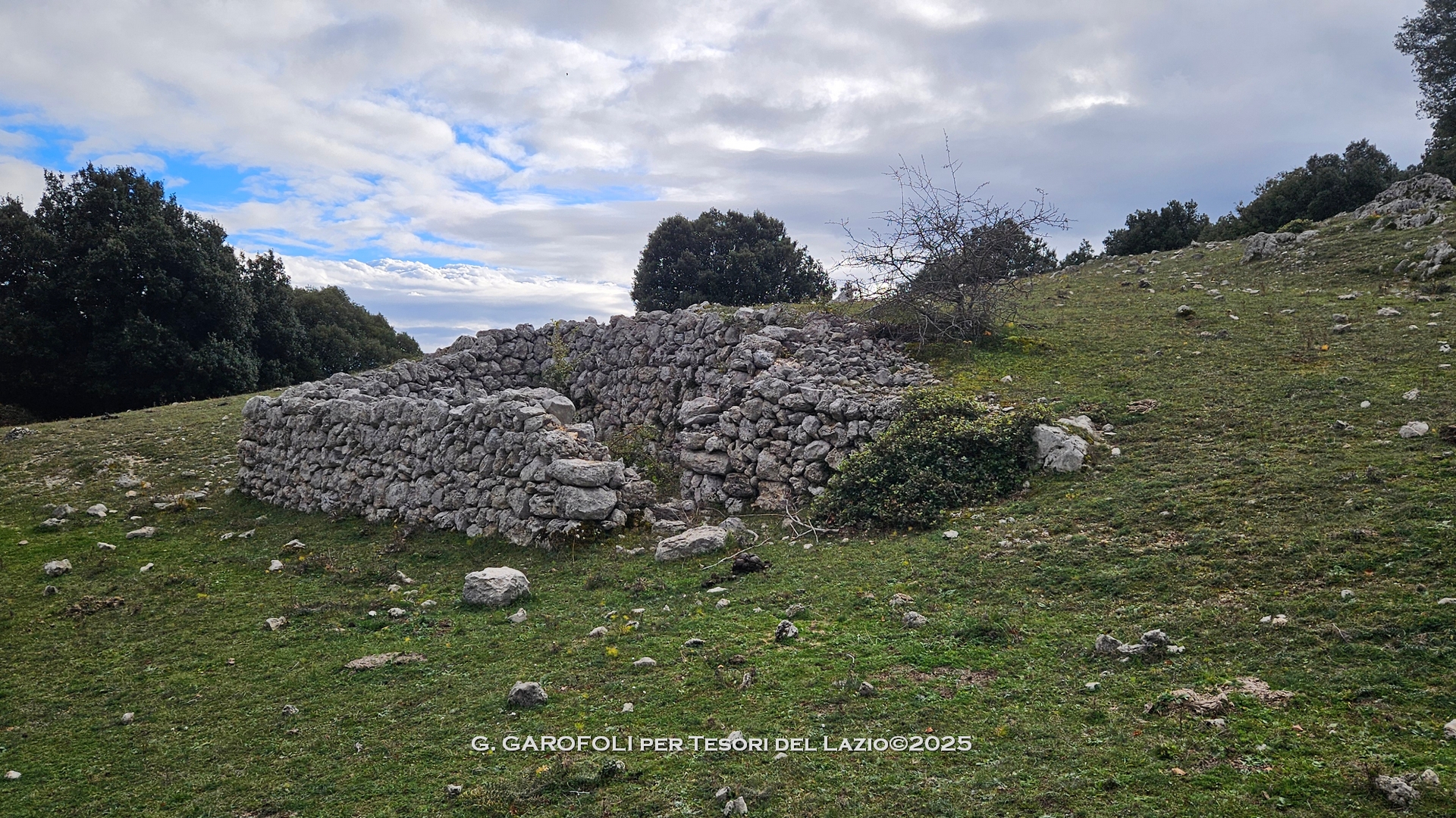 Colle S. Magno (FR) - resti di ricoveri pastorali